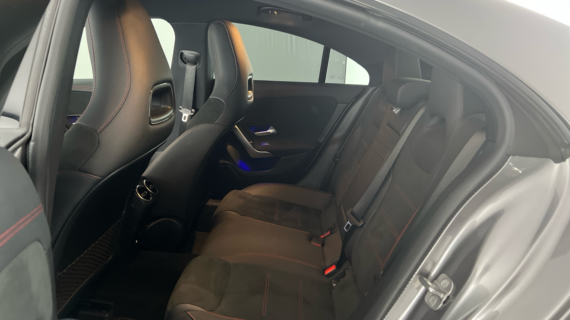 Mercedes-Benz CLA - 12