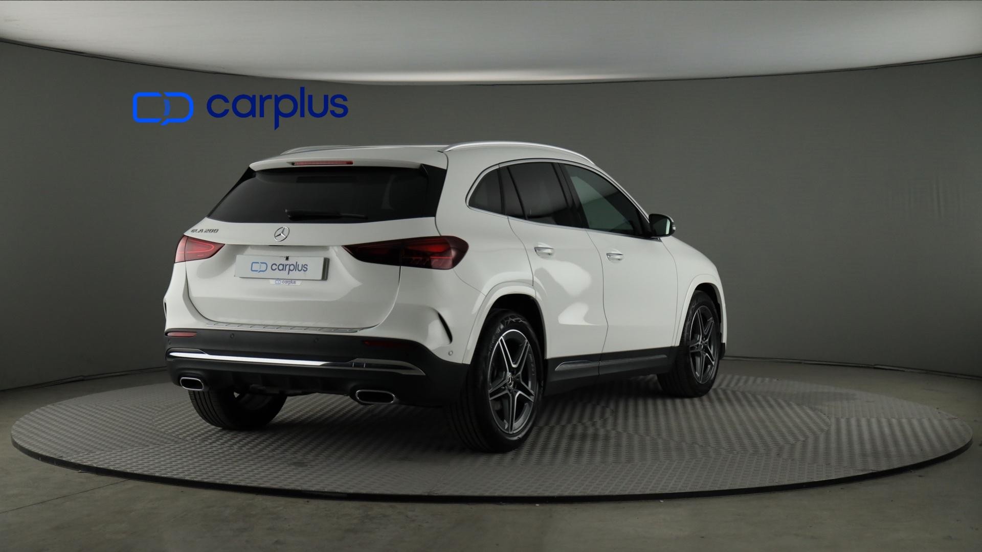 Mercedes-Benz GLA - 8