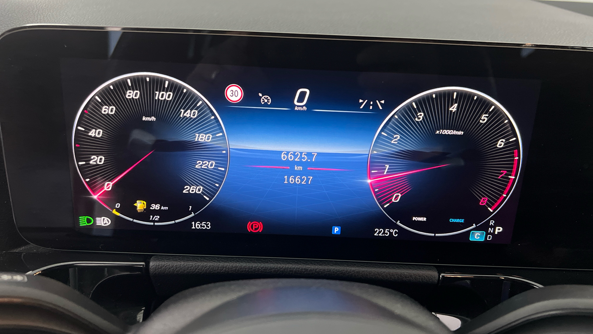 Mercedes-Benz GLA - 9