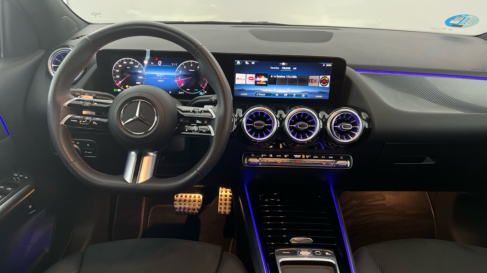 Mercedes-Benz GLA - 10