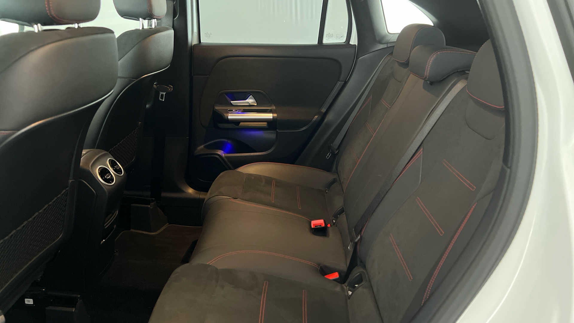 Mercedes-Benz GLA - 12