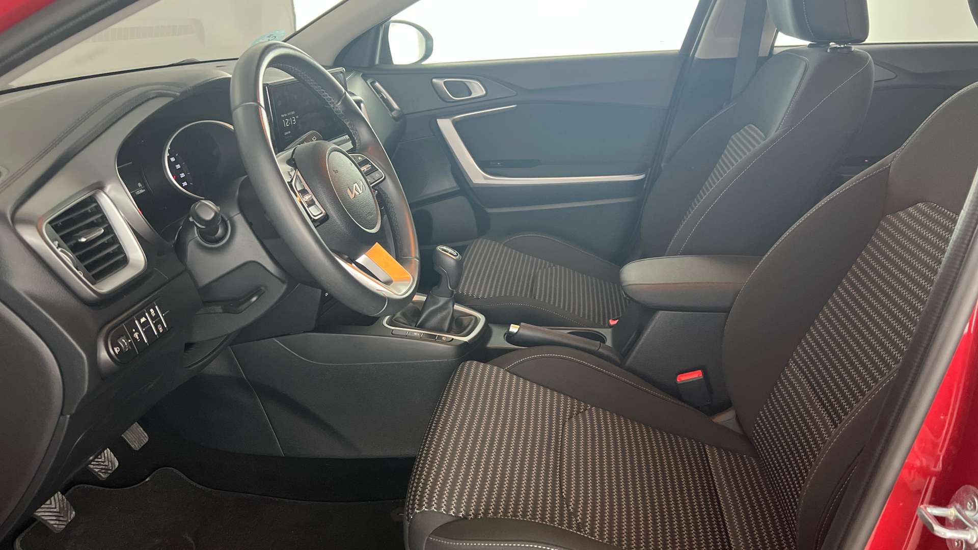 Kia Ceed - 11