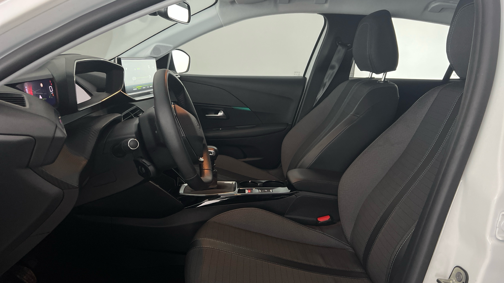 Peugeot 208 - 11