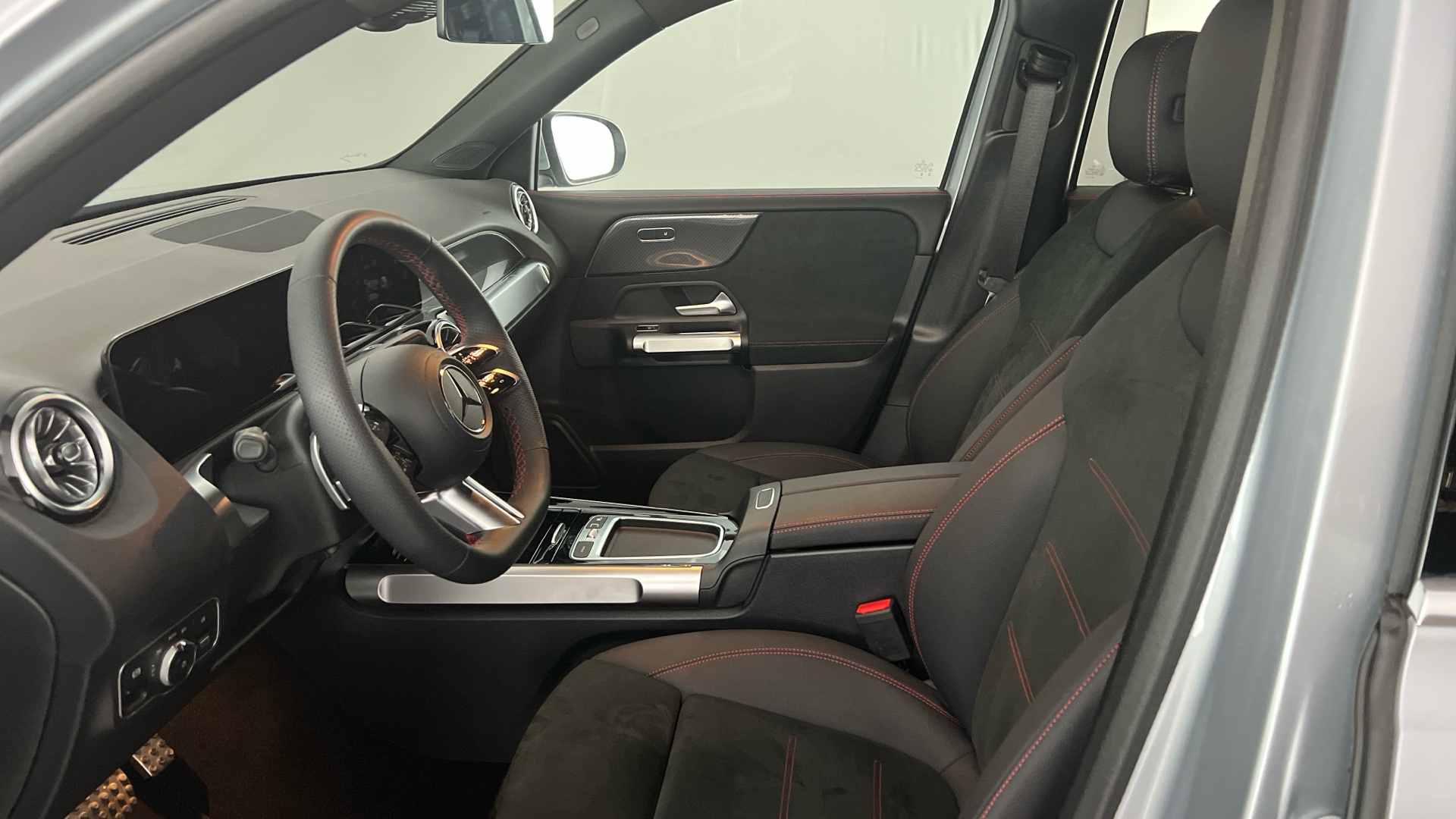 Mercedes-Benz GLB - 11