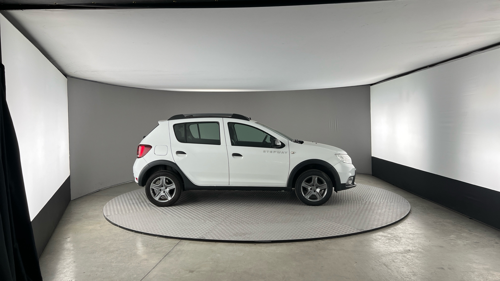 Dacia Sandero - 8