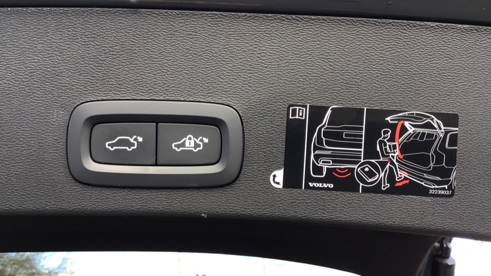 Volvo XC40 D4 AWD RDesign Pro Automatic (Adaptive Cruise Control