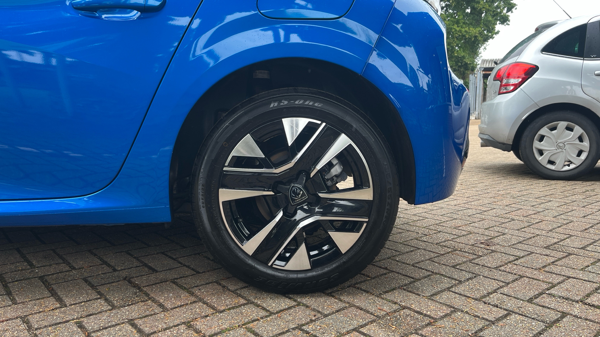 car image