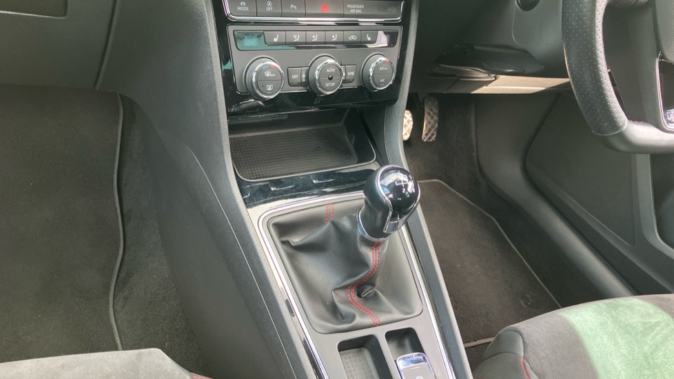 SEAT Leon 1.5 TSI EVO 150 FR Black Edition [EZ] 5dr Petrol Hatchback - Image 13