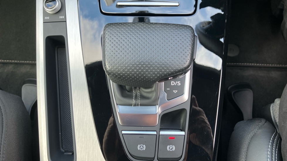 Audi Q5 40 TDI Quattro S Line 5dr S Tronic Diesel Estate - Image 23