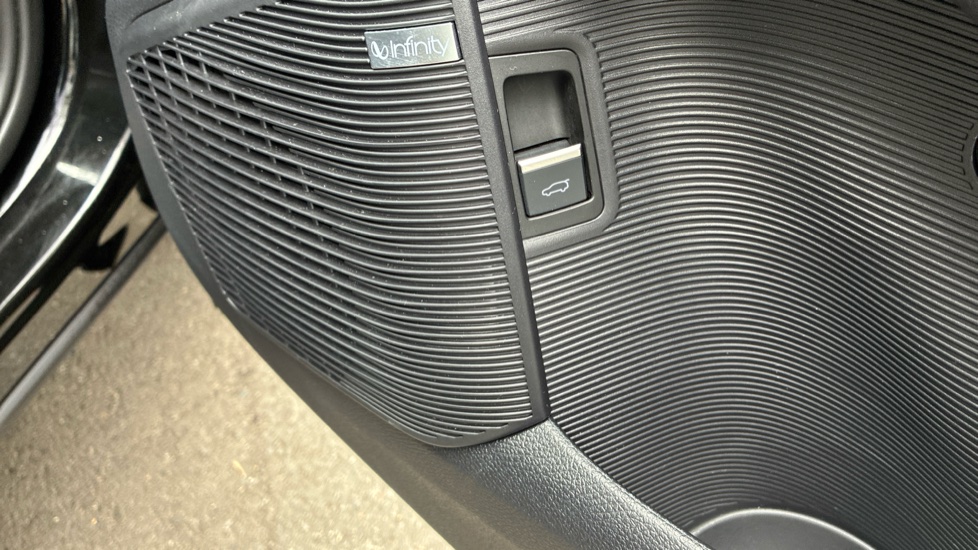 BYD Seal U 1.5 DM-i Comfort 5dr Auto Estate - Image 32