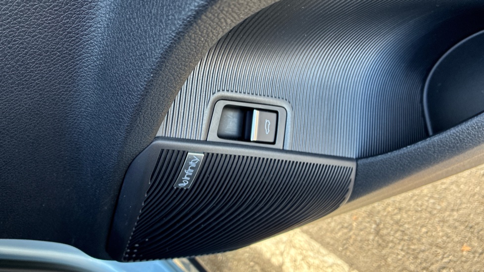 BYD Seal U 1.5 DM-i Boost 5dr Auto Estate - Image 35