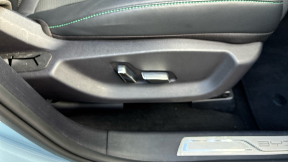 BYD Seal U 1.5 DM-i Boost 5dr Auto Estate - Image 37