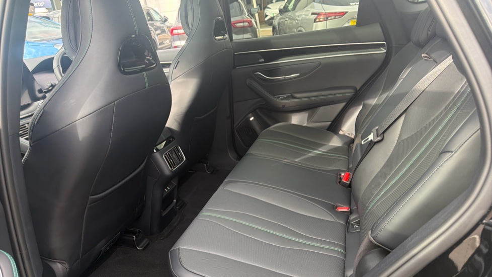 BYD Seal U 1.5 DM-i Comfort 5dr Auto Estate - Image 16