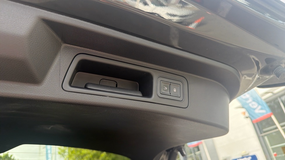 BYD Seal U 1.5 DM-i Comfort 5dr Auto Estate - Image 24