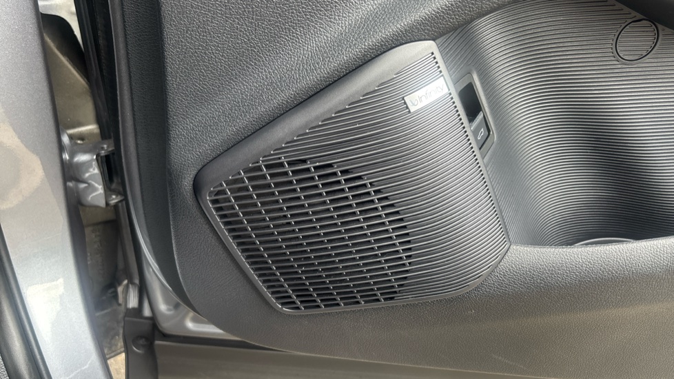 BYD Seal U 1.5 DM-i Comfort 5dr Auto Estate - Image 25