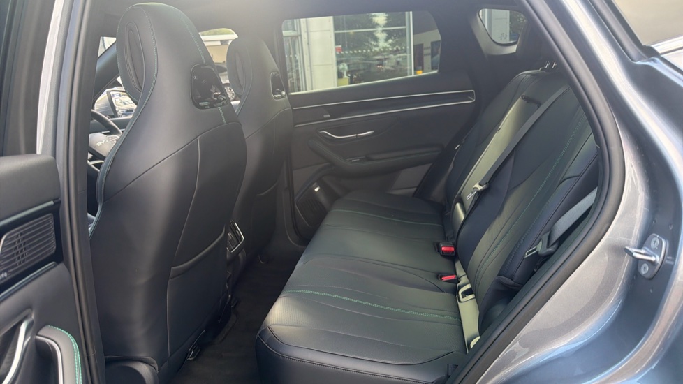 BYD Seal U 1.5T DM-i AWD Design 5dr Auto Estate - Image 16