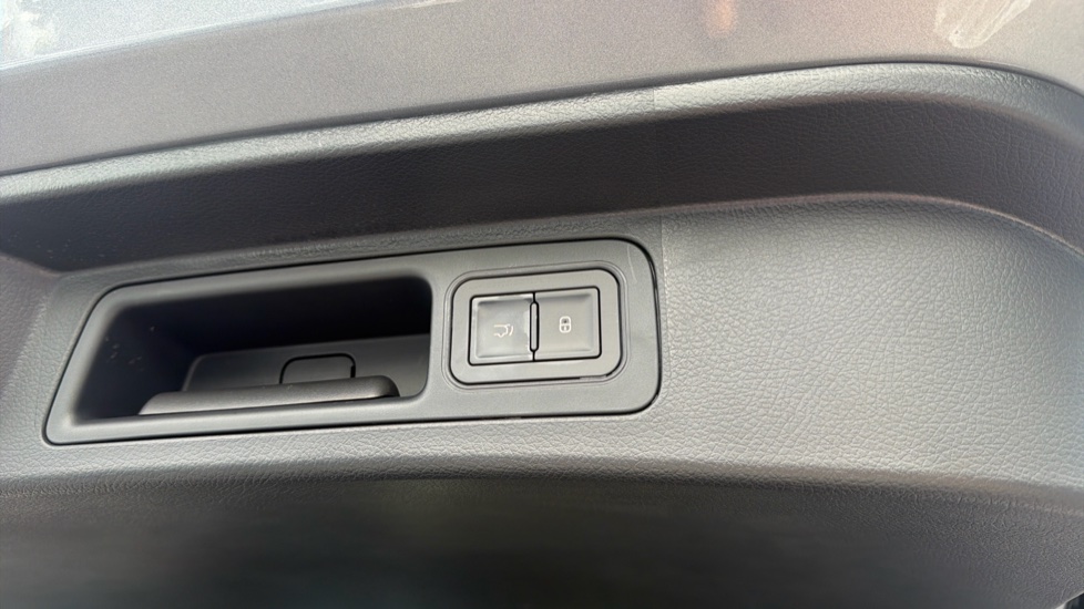 BYD Seal U 1.5T DM-i AWD Design 5dr Auto Estate - Image 21