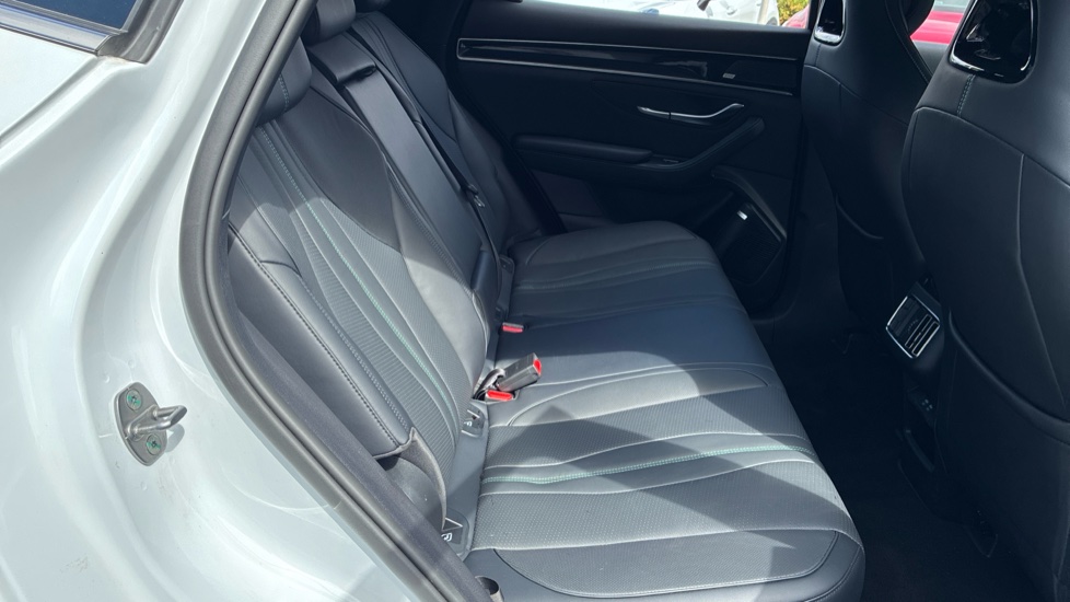 BYD Seal U 1.5 DM-i Comfort 5dr Auto Estate - Image 16