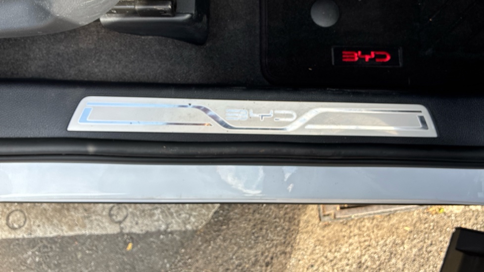 BYD Seal U 1.5 DM-i Comfort 5dr Auto Estate - Image 31