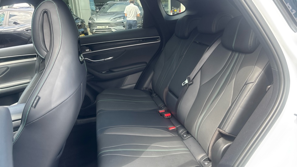 BYD Seal U 1.5 DM-i Comfort 5dr Auto Estate - Image 16