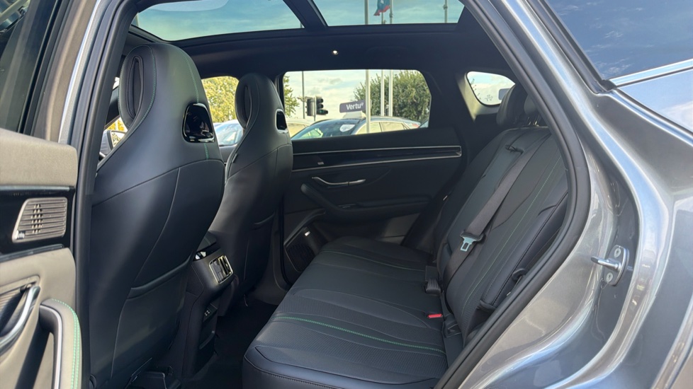 BYD Seal U 1.5 DM-i Boost 5dr Auto Estate - Image 16