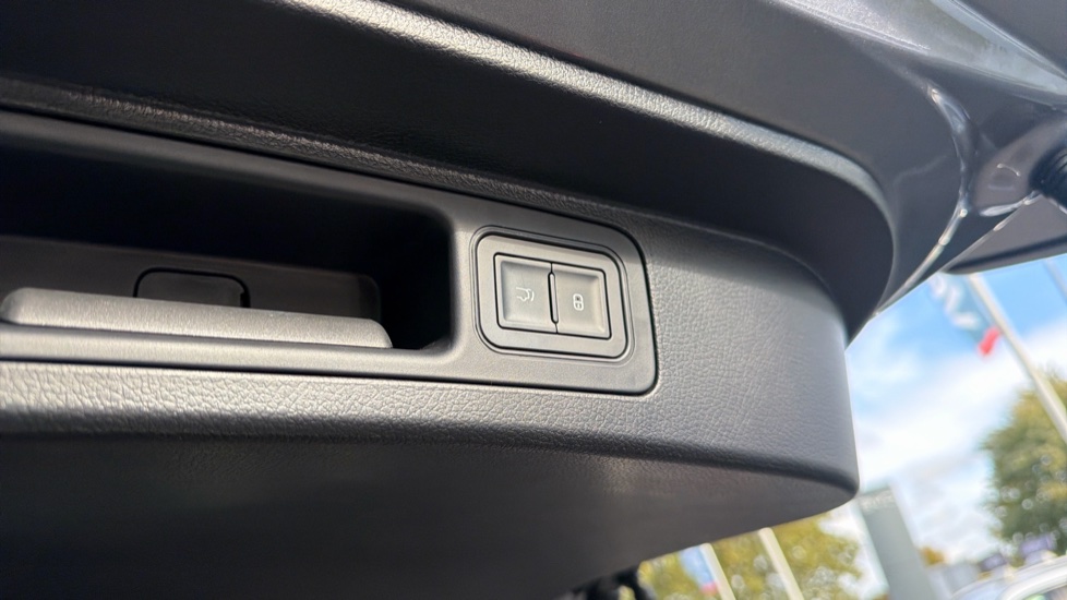 BYD Seal U 1.5 DM-i Boost 5dr Auto Estate - Image 26