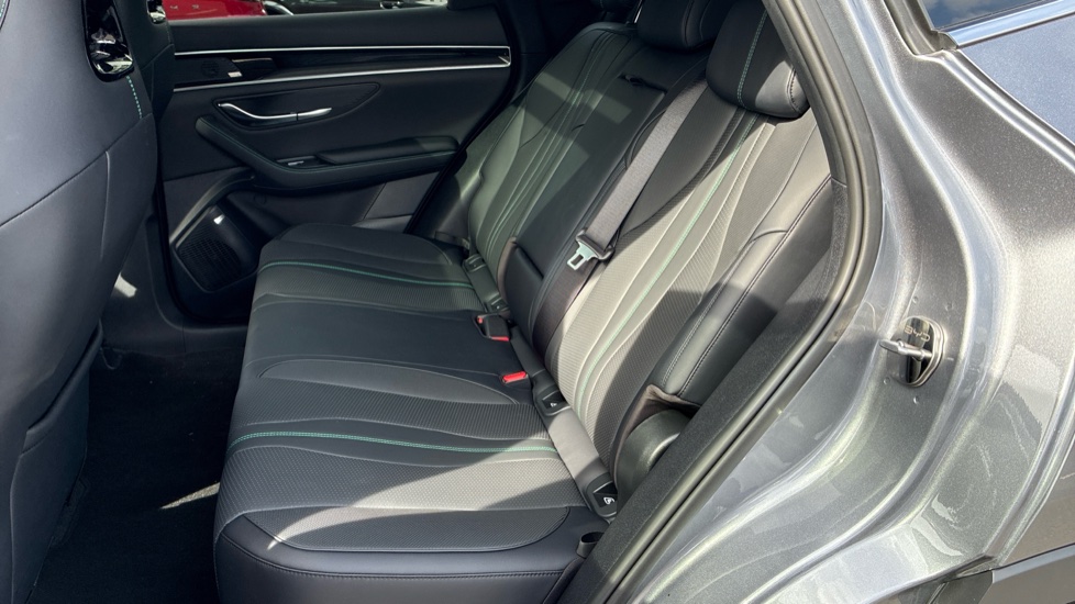 BYD Seal U 1.5 DM-i Comfort 5dr Auto Estate - Image 16