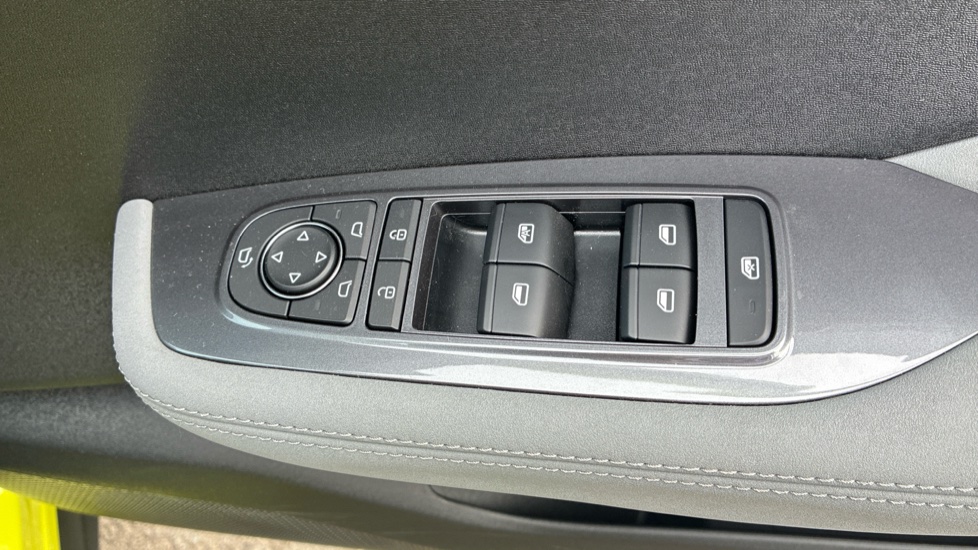 BYD Dolphin Surf 115kW Comfort 43kWh 5dr Auto Electric Hatchback - Image 32