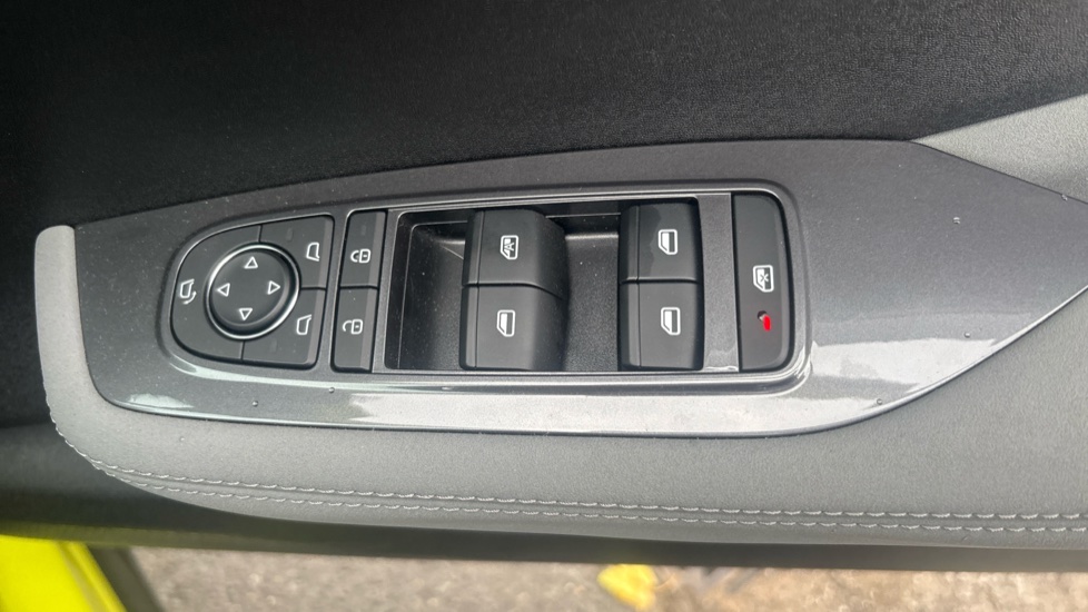 BYD Dolphin Surf 65kW Boost 43kWh 5dr Auto Electric Hatchback - Image 32