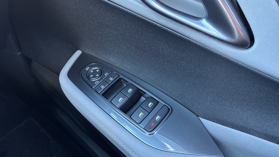 BYD Dolphin Surf 65kW Boost 43kWh 5dr Auto Electric Hatchback - Image 32