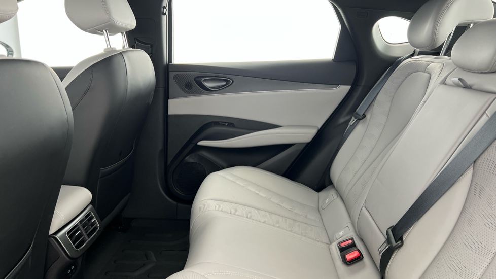 BYD Seal 6 1.5 DM-i Boost 4dr e-CVT Saloon - Image 13