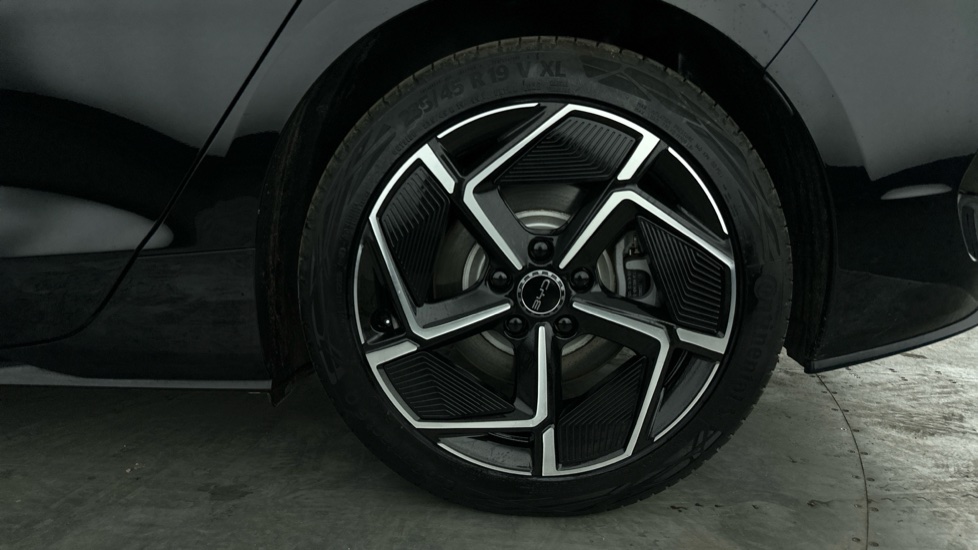 BYD Seal 390kW Excellence AWD 83kWh 4dr Auto Electric Saloon - Image 18