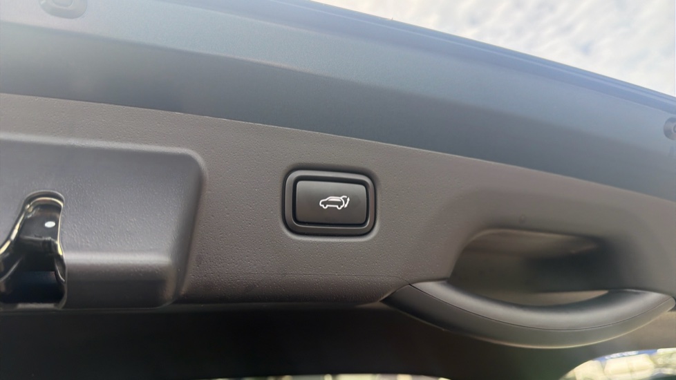 Kia Niro 150kW 4 65kWh 5dr Auto Electric Estate - Image 30