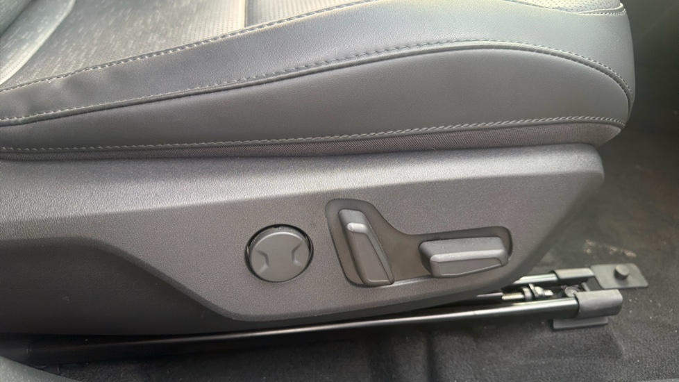 Kia Niro 150kW 4 65kWh 5dr Auto Electric Estate - Image 31
