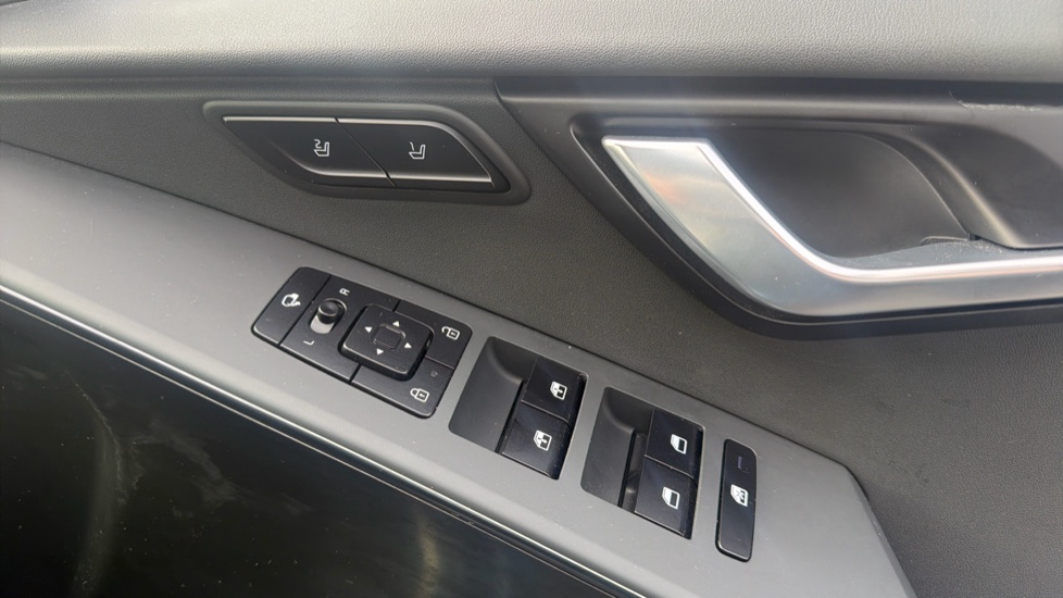 Kia Niro 150kW 4 65kWh 5dr Auto Electric Estate - Image 32