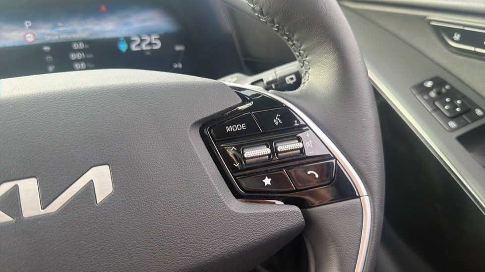 Kia Niro 150kW 4 65kWh 5dr Auto Electric Estate - Image 35