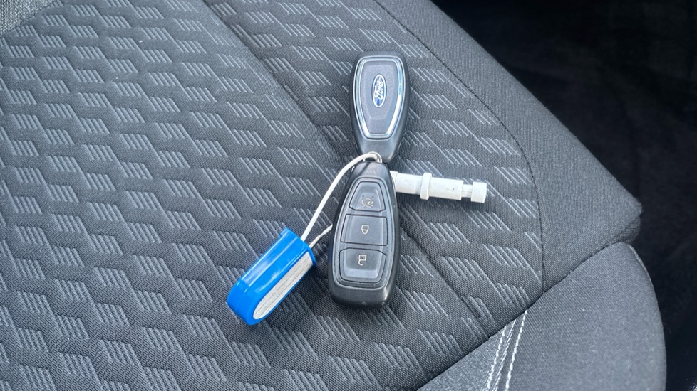 Ford Puma 1.0 EcoBoost Hybrid mHEV Titanium 5dr DCT Petrol Hatchback - Image 20