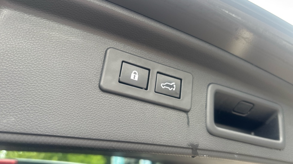 Subaru Forester 2.0i e-Boxer XE Premium 5dr Lineartronic Hybrid Estate - Image 37