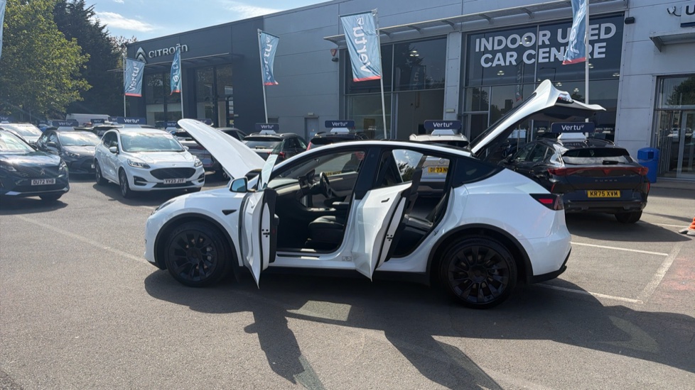 Tesla Model Y Long Range AWD 5dr Auto Electric Hatchback - Image 27