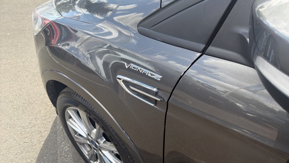 Ford Kuga Vignale 2.0 TDCi 180 5dr Diesel Estate - Image 25