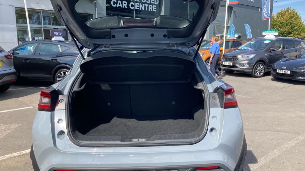 Nissan Juke 1.6 Hybrid N-Connecta 5dr Auto Hybrid Hatchback - Image 4