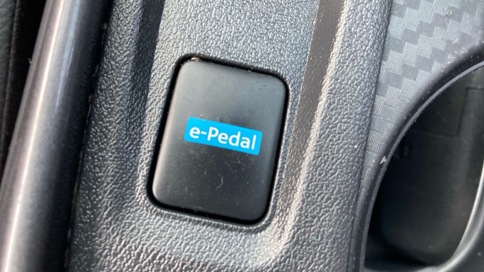 Nissan Juke 1.6 Hybrid N-Connecta 5dr Auto Hybrid Hatchback - Image 8