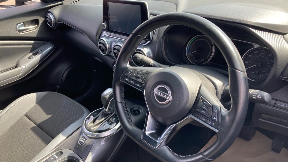 Nissan Juke 1.6 Hybrid N-Connecta 5dr Auto Hybrid Hatchback - Image 11