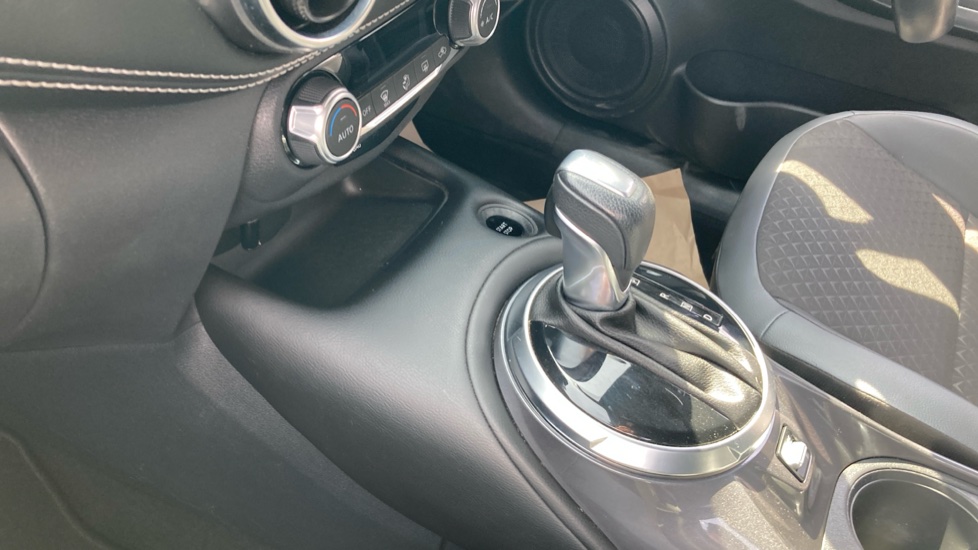 Nissan Juke 1.6 Hybrid N-Connecta 5dr Auto Hybrid Hatchback - Image 13