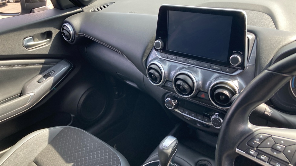 Nissan Juke 1.6 Hybrid N-Connecta 5dr Auto Hybrid Hatchback - Image 14