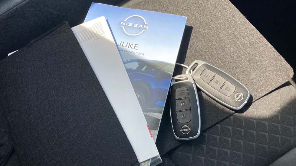 Nissan Juke 1.6 Hybrid N-Connecta 5dr Auto Hybrid Hatchback - Image 19