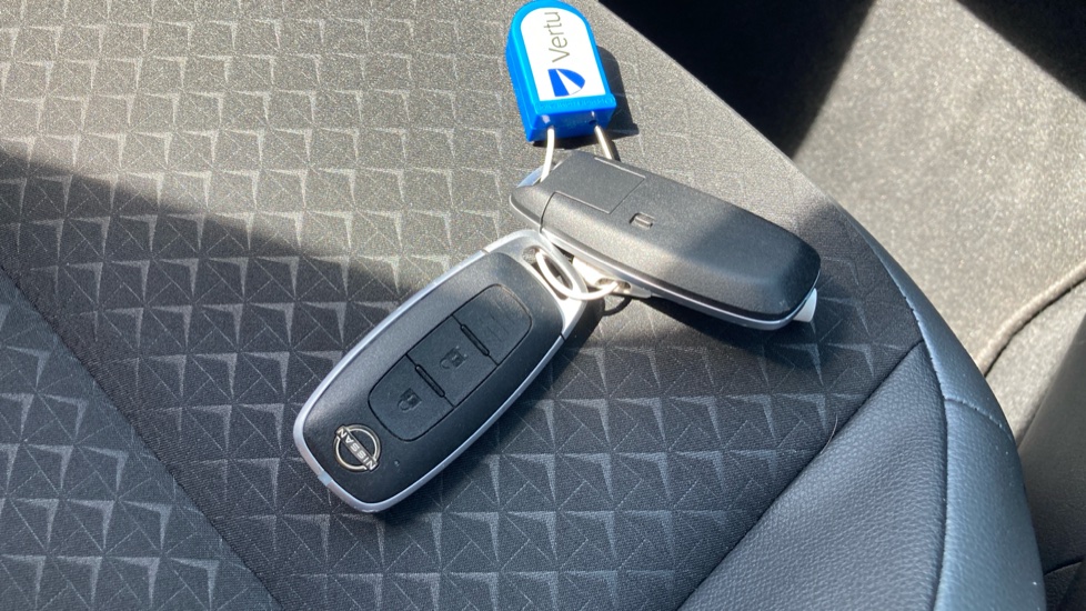 Nissan Juke 1.6 Hybrid N-Connecta 5dr Auto Hybrid Hatchback - Image 20