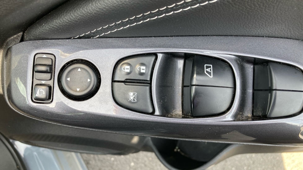 Nissan Juke 1.6 Hybrid N-Connecta 5dr Auto Hybrid Hatchback - Image 29