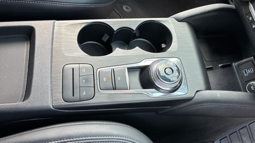 Ford Kuga 2.5 PHEV Titanium 5dr CVT Estate - Image 13