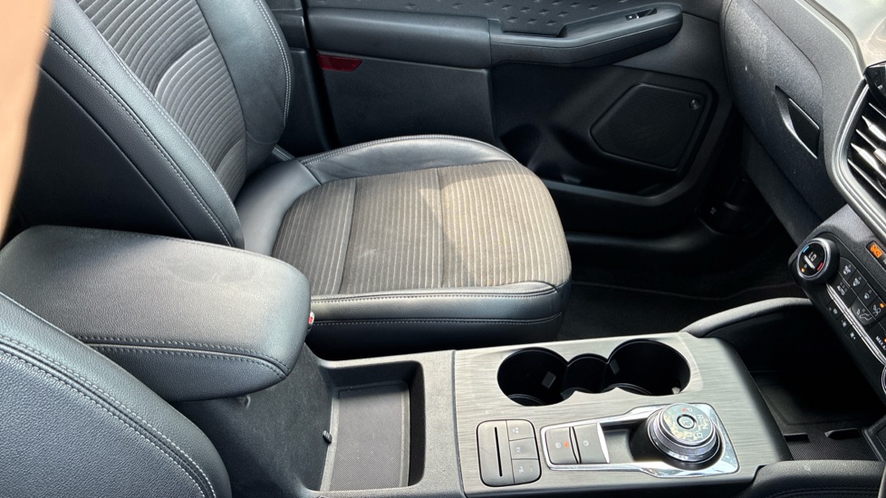 Ford Kuga 2.5 PHEV Titanium 5dr CVT Estate - Image 14